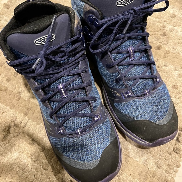 Keen hiking shoes EUC size 9 worn once! - Picture 1 of 3